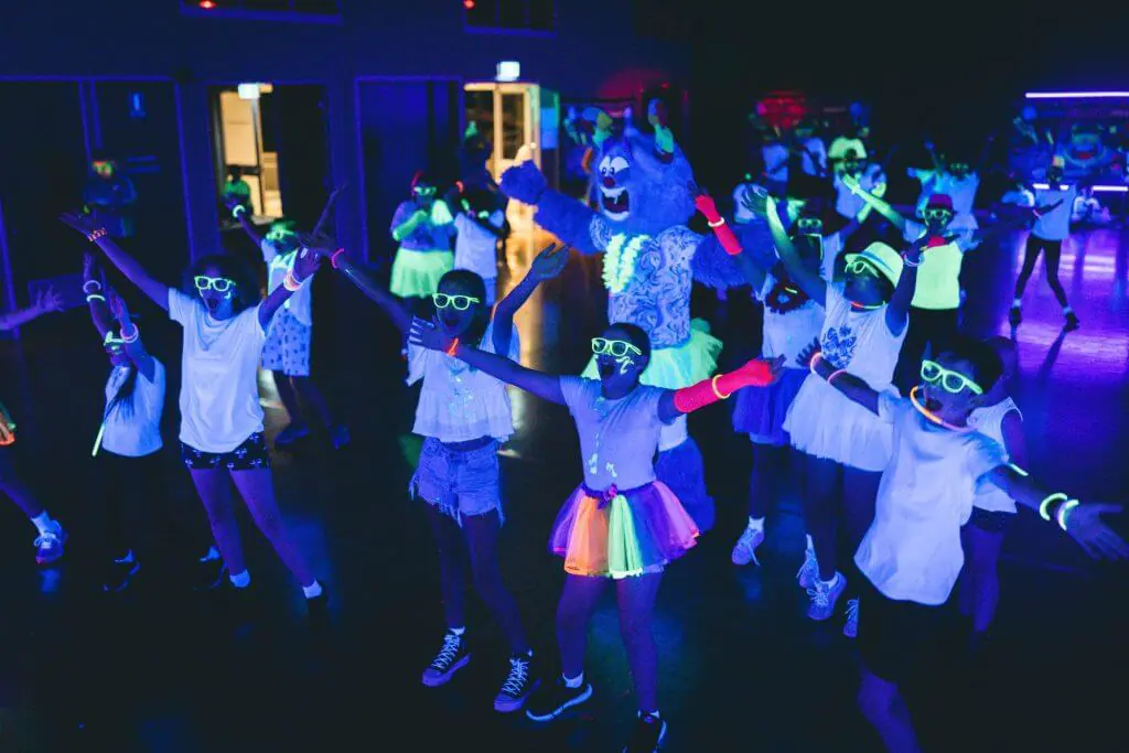 The Ultimate Guide for Throwing an Awesome Glow in the Dark Party